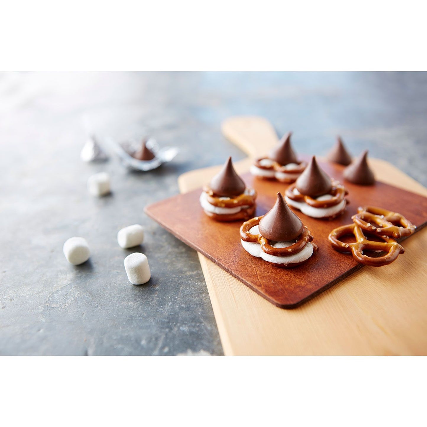 HERSHEY'S KISSES Milk Chocolate Candy, Individually Wrapped, Bulk Bag (56 oz., 330 pcs.)