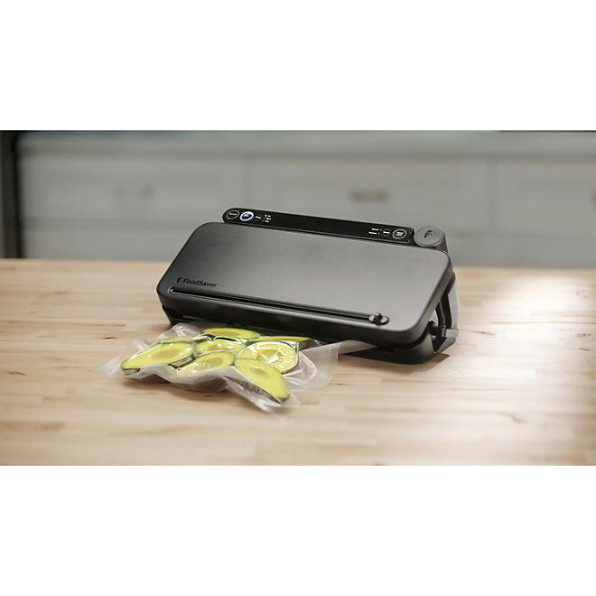 FoodSaver Multi-Use Food Preservation System with Built-in Handheld Sealer
