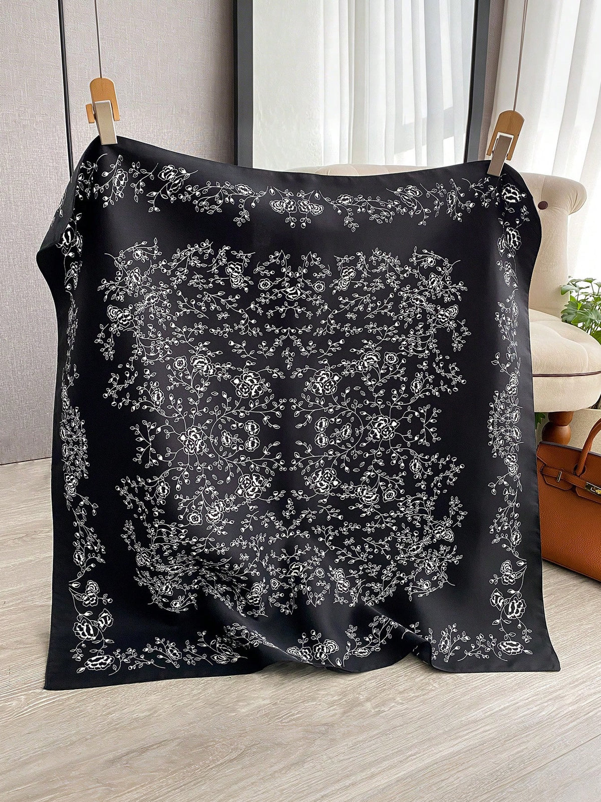 ELEGANT FLORAL SILK SCARF