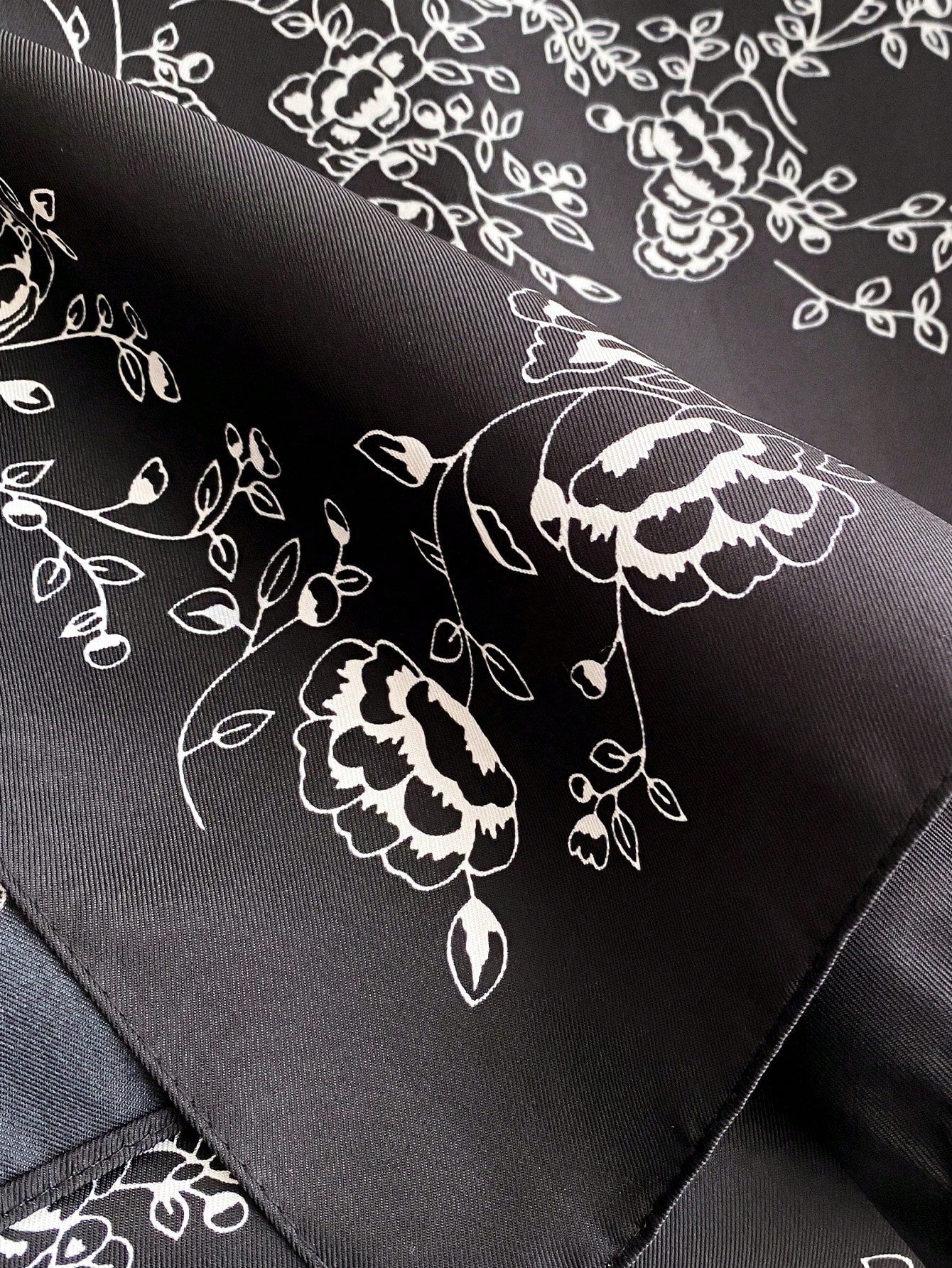 ELEGANT FLORAL SILK SCARF